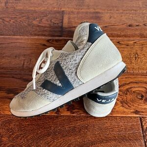 Veja Cream and Black Women's Sneakers